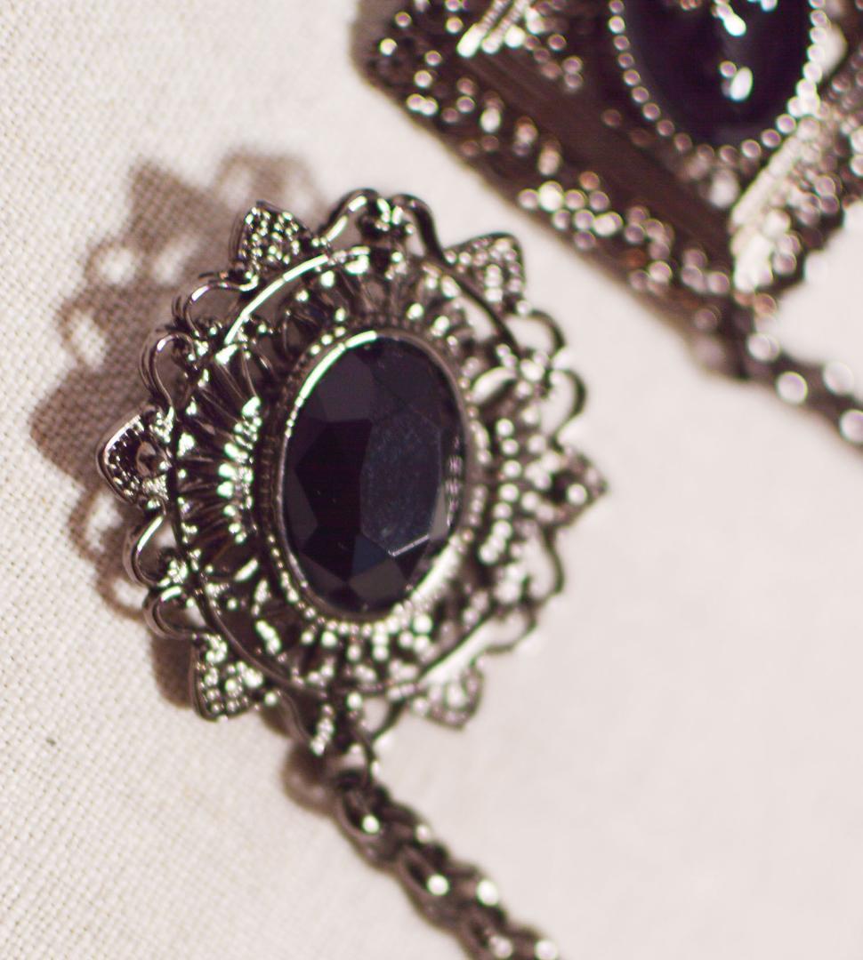 BPN　チェーン付きダブルブローチ