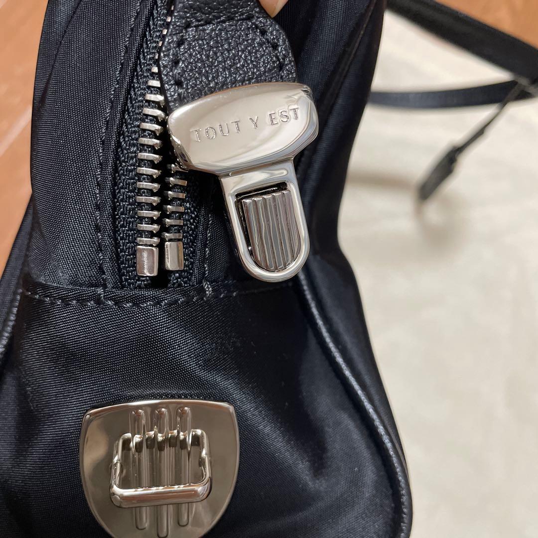 日曜日までの限定値下げ‼️ トゥティエ　ナイロンスモールバッグ　クロ