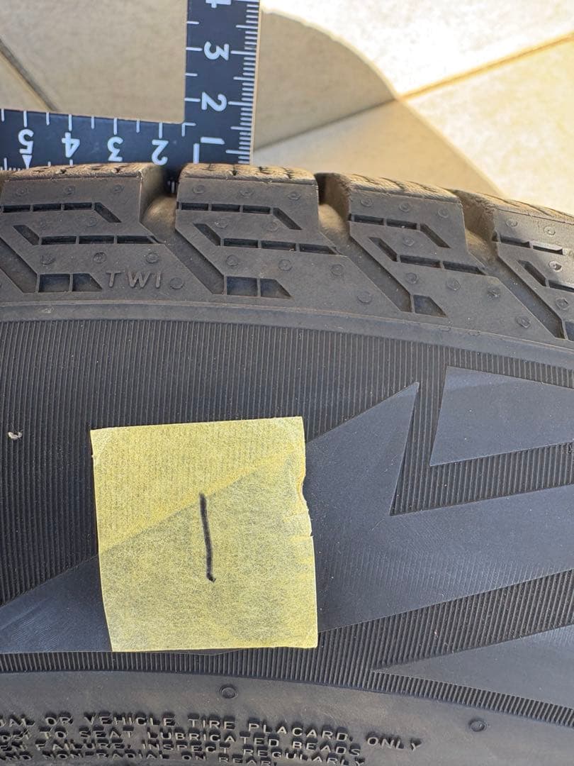 Pirelli 215/60 R17 スタッドレスタイヤホイールセット