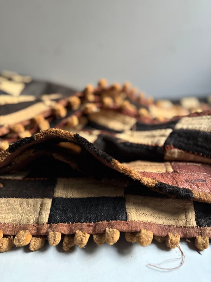 545 アフリカヴィンテージ クバ王国 プショング族 マフェル 王族衣装 市松