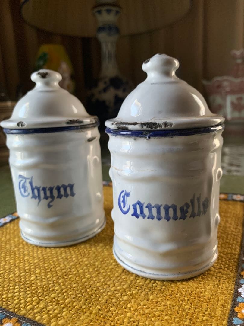 フランスアンティーク　小さなぽってり可愛いホーローのキャニスター2個セット！