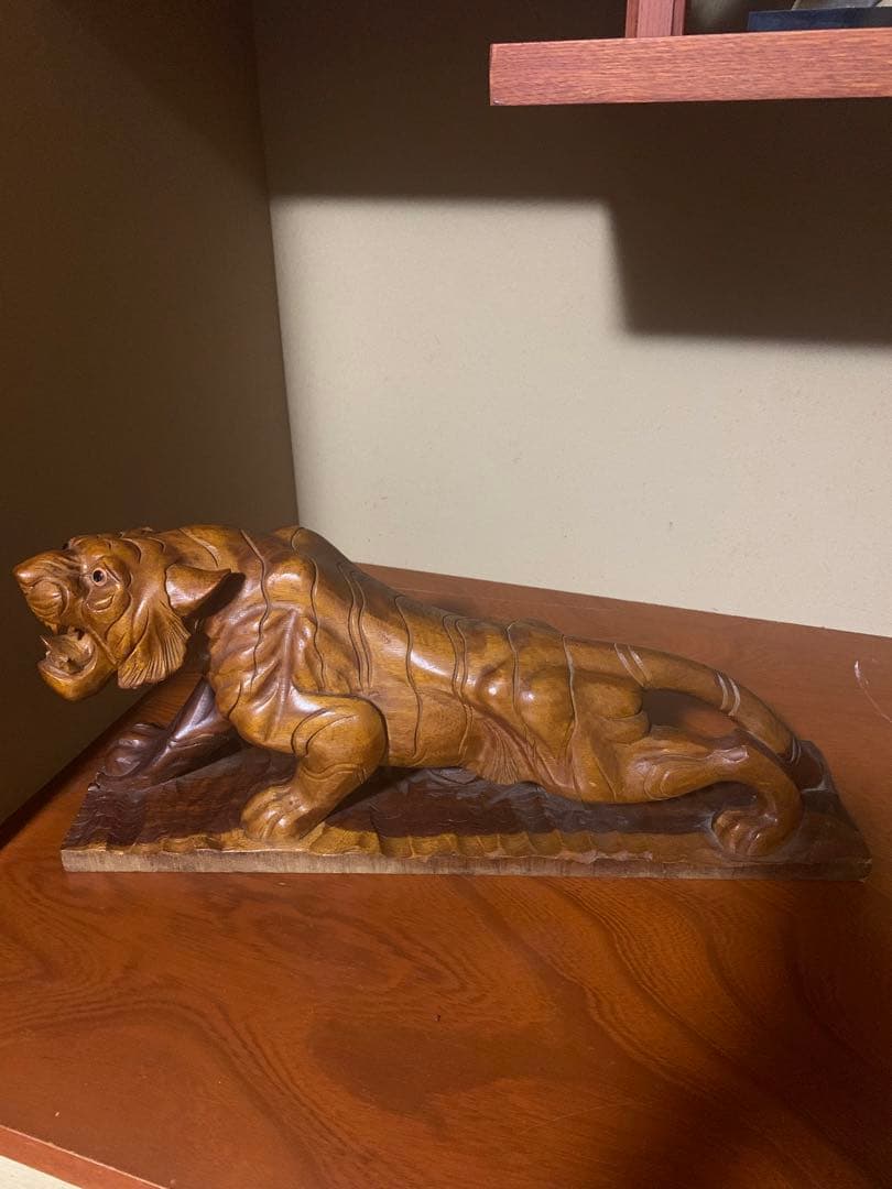 木製虎の彫刻 55cm×14cm