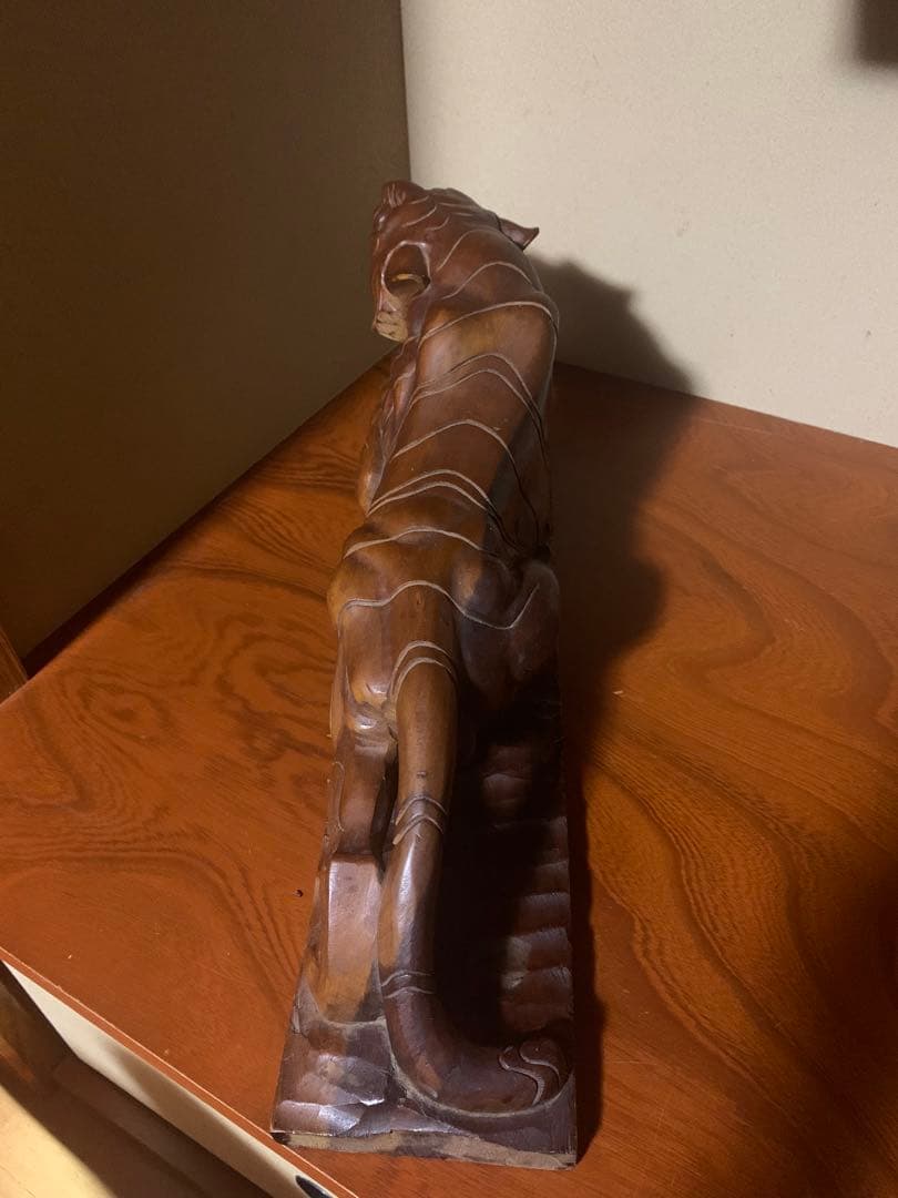 木製虎の彫刻 55cm×14cm