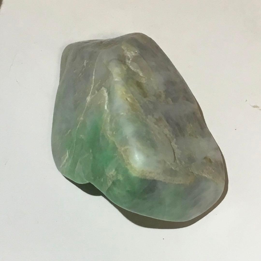 糸魚川翡翠　美石　明るく鮮やかな翠　金山谷　108g