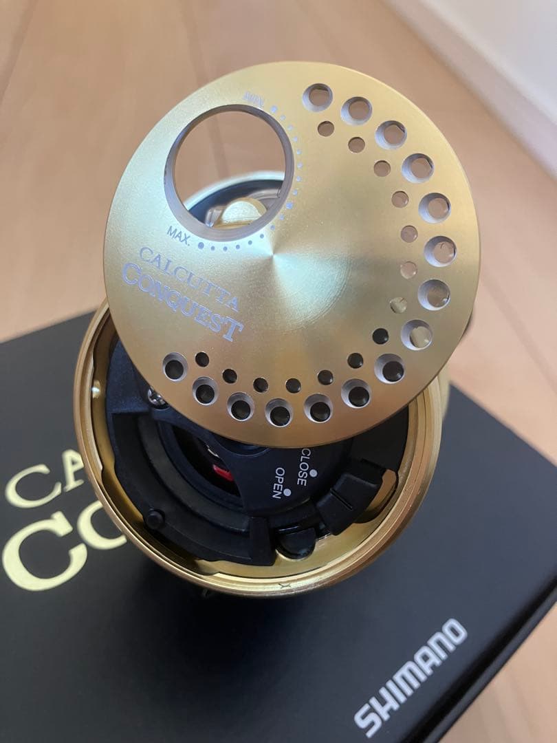 極美品　シマノ 15カルカッタコンクエスト200 ノーマル　アベイルスプール