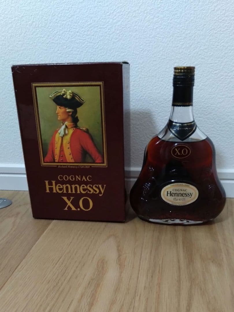 ヘネシーXO 金キャップ クリアボトル 700ml 箱付き