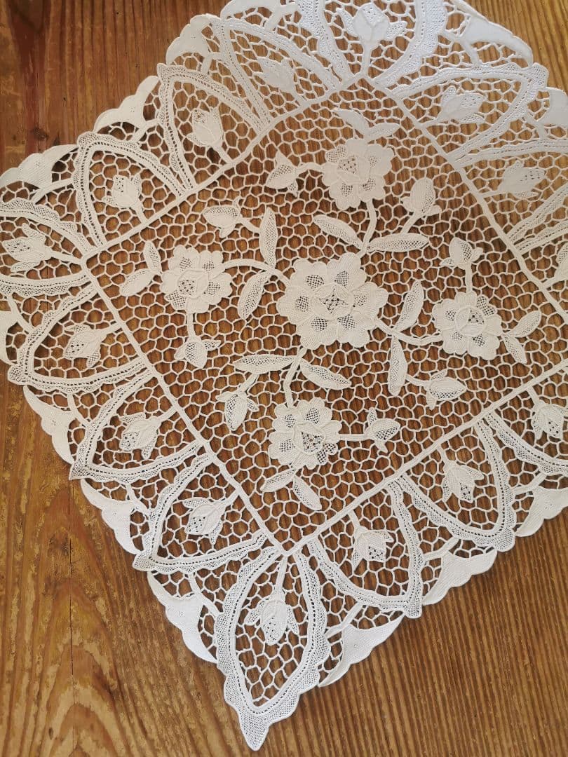 アンティーク イタリア ポワンドヴェニスローズ 薔薇と蕾 リネンレースランナー◽