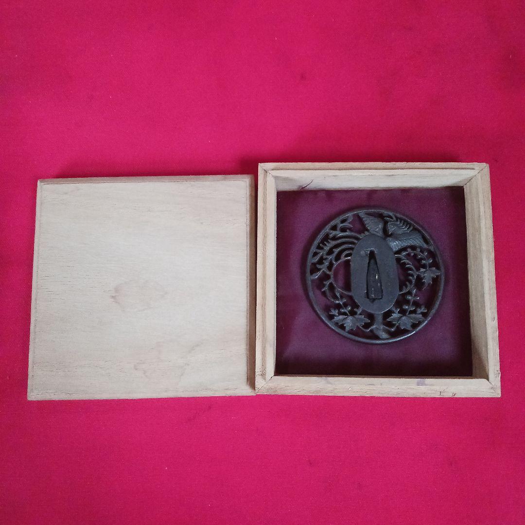 鍔　刀鍔　鳳凰図　鉄地