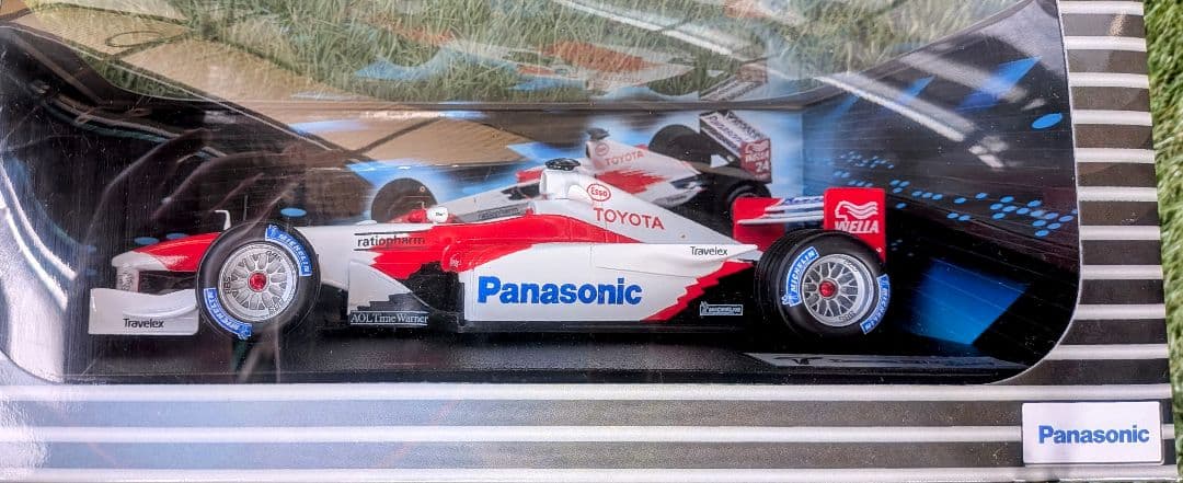 F1 パナソニックトヨタレーシング 1/18スケール（フィギュア）