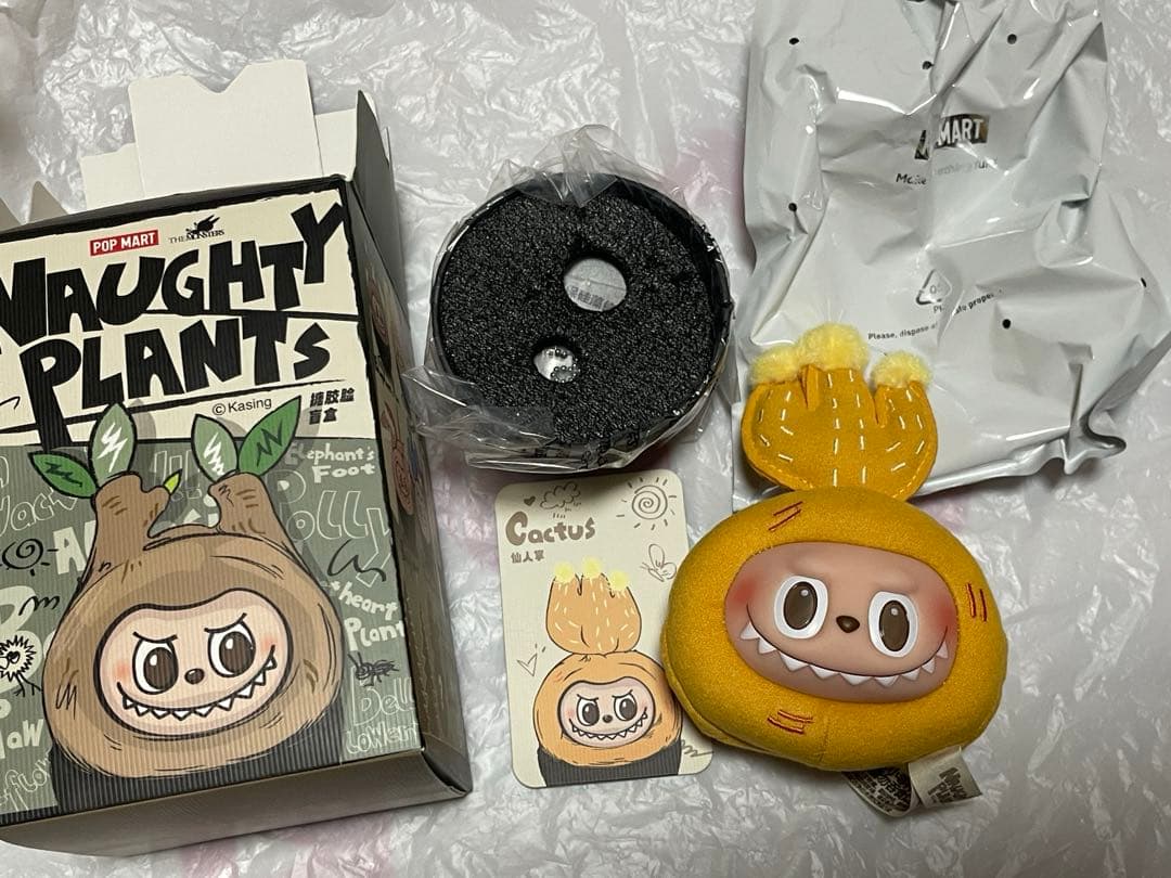 The monsters labubu NAUGHTY PLANTS ラブブ