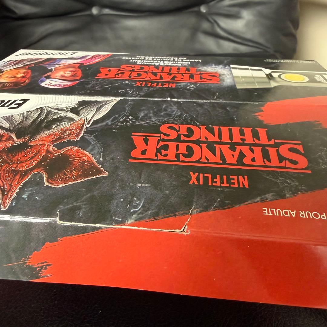 ストレンジャーシングス 懐中電灯