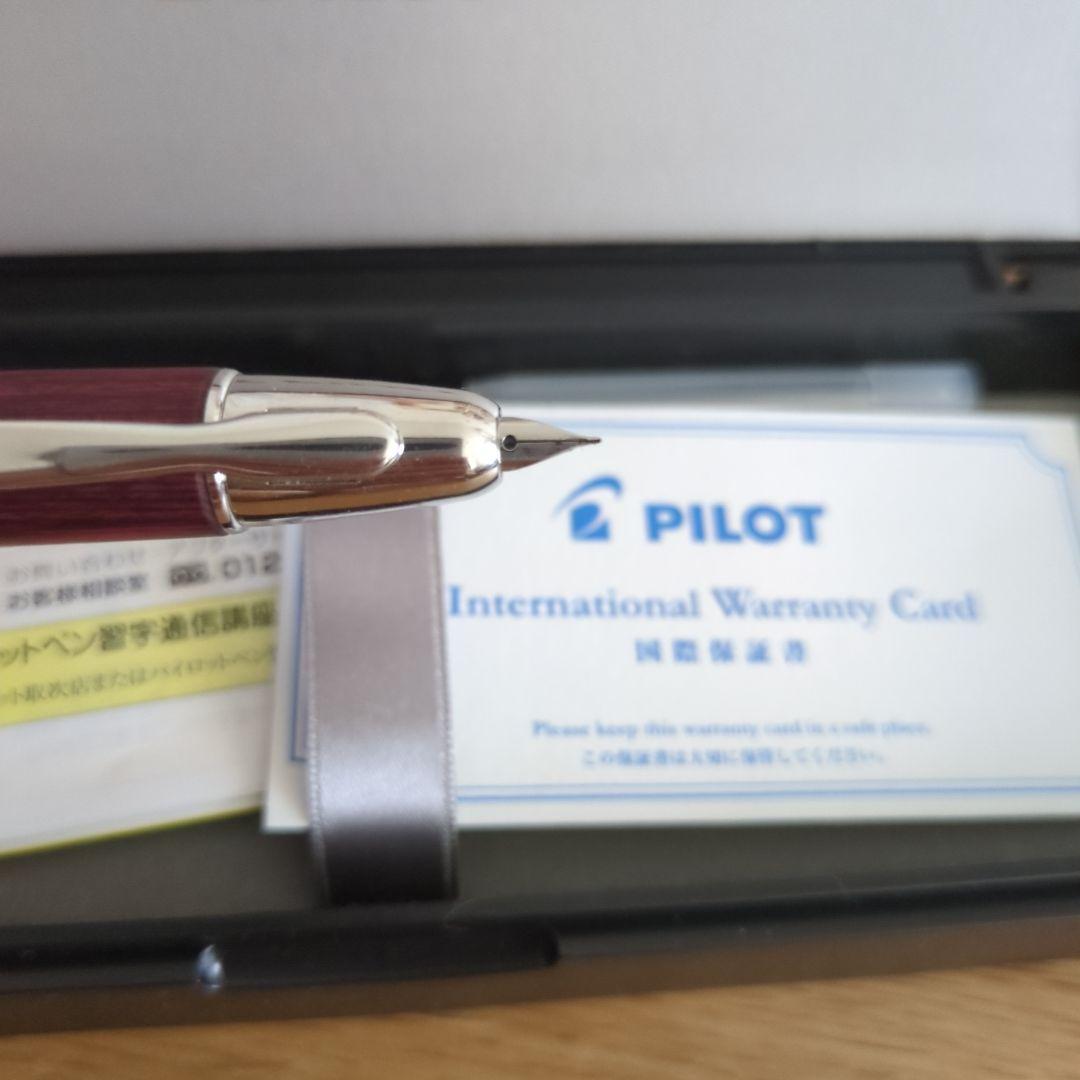 メ*カ様 キャップレス 木軸 Fニブ ディープレッド