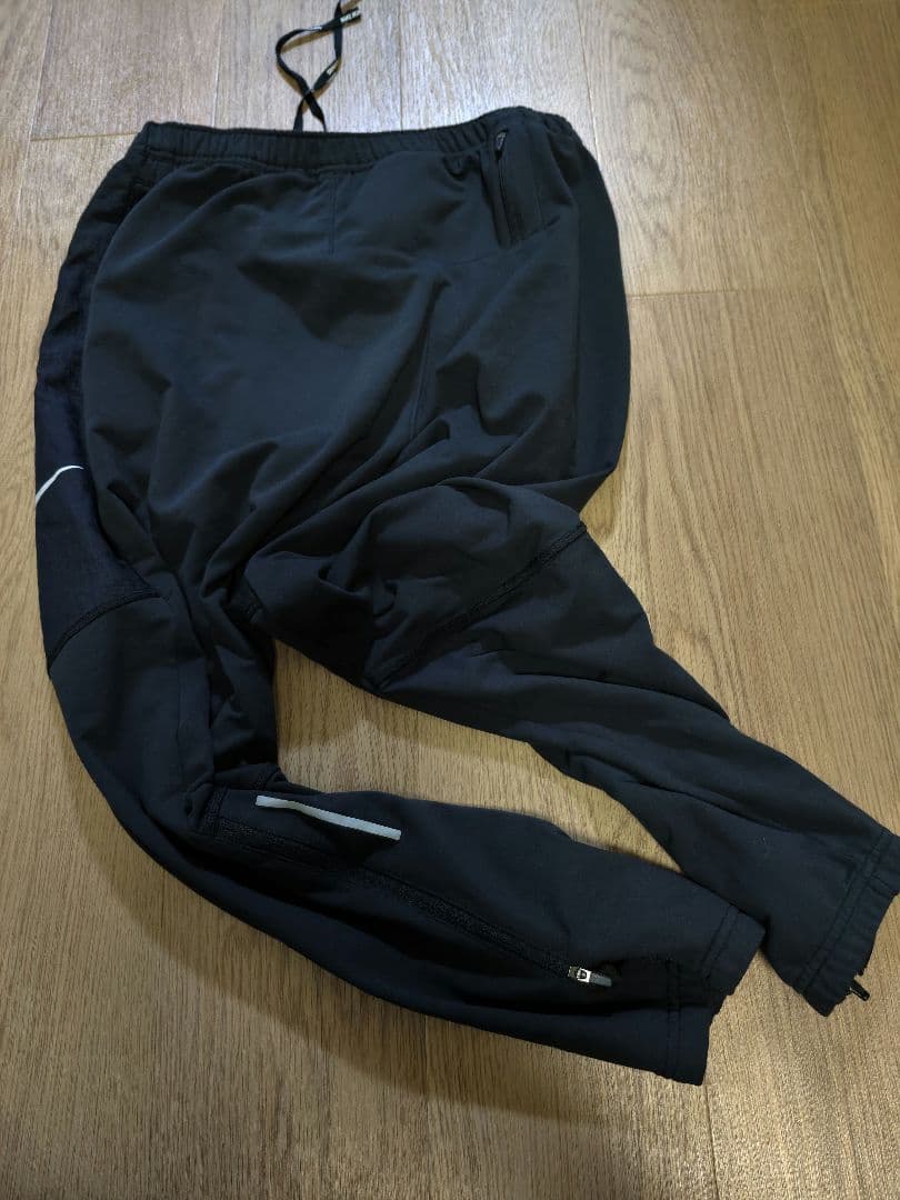 ナイキ　サーマフィット　エッセンシャルパンツ　裏起毛