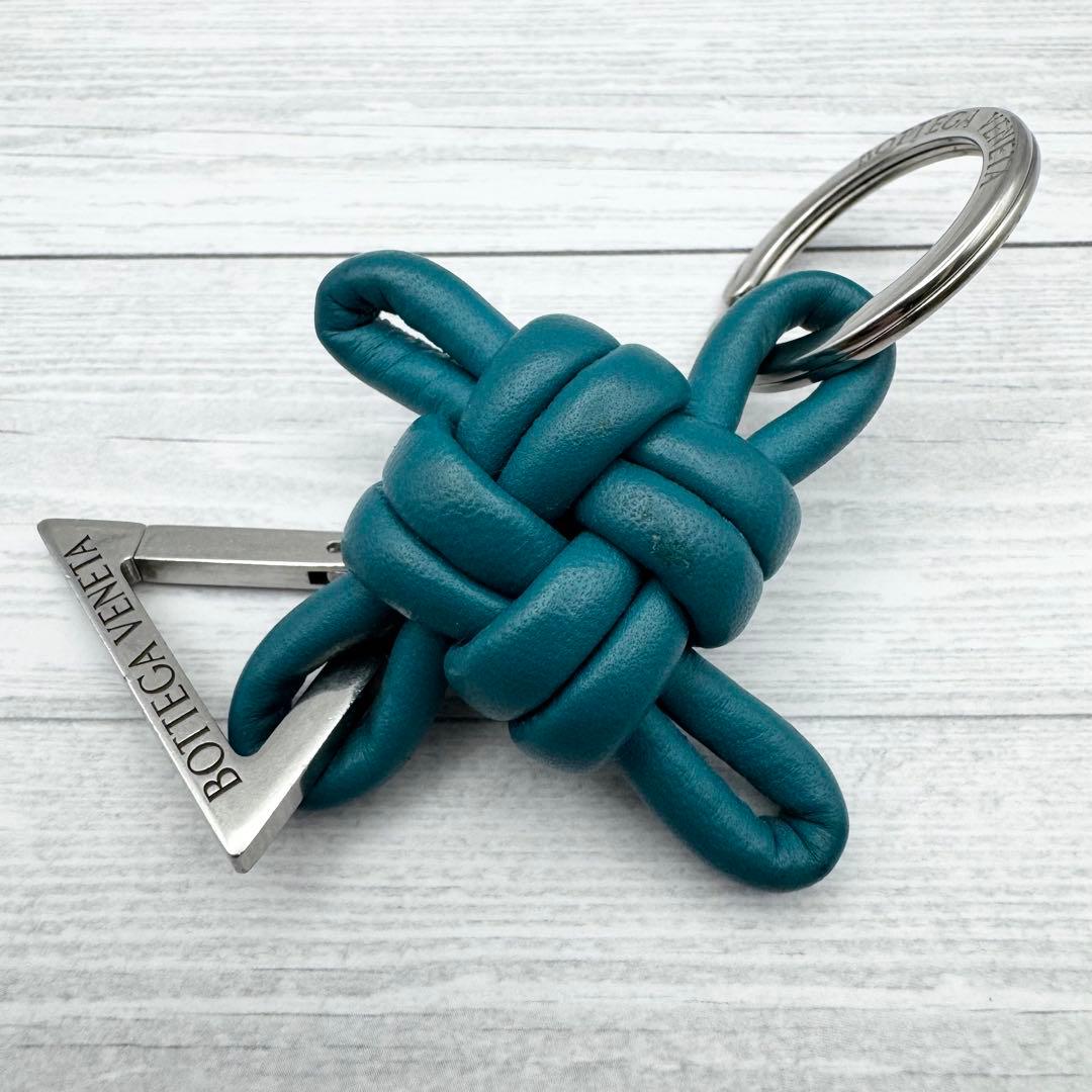 【美品】ボッテガヴェネタ トライアングル ツイスト キーホルダー ブルー