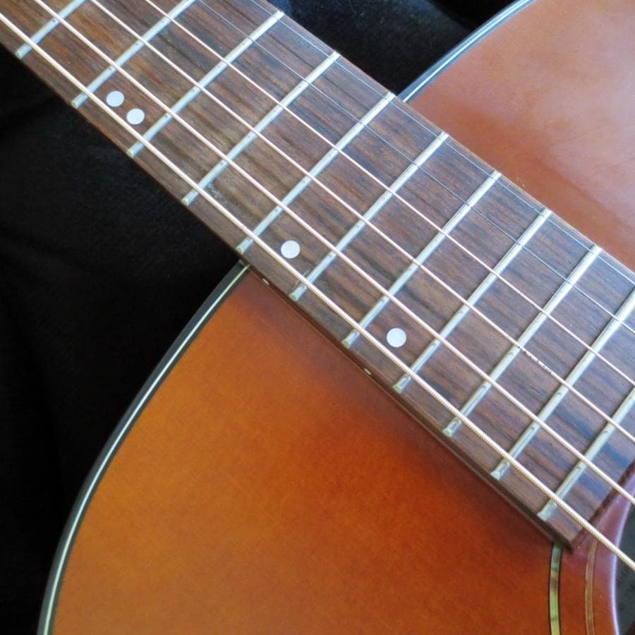 K.Yairi　弦高低く引きやすくトップ単板アコギ