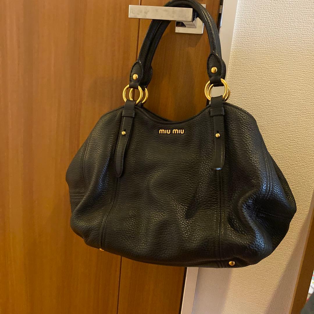MIU MIU 黒レザー バッグ　ショルダー