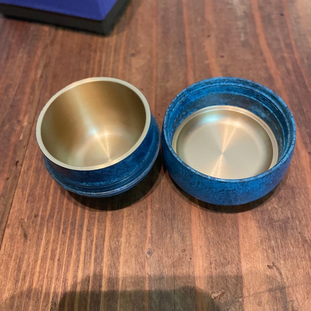 美品　グッドデザイン　金属製　メモリアルボトル　カナタ　青銅色　重厚感ある　骨壷