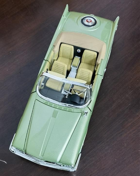 ミニカー 1/18 Roadhawk クライスラー 300F 1960 グリーン