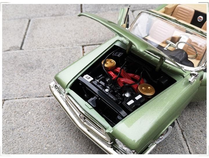 ミニカー 1/18 Roadhawk クライスラー 300F 1960 グリーン