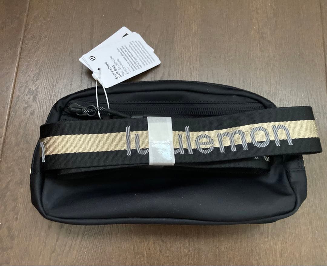 新品未使用！日本未発売 ルルレモン ベルトバッグ 1L