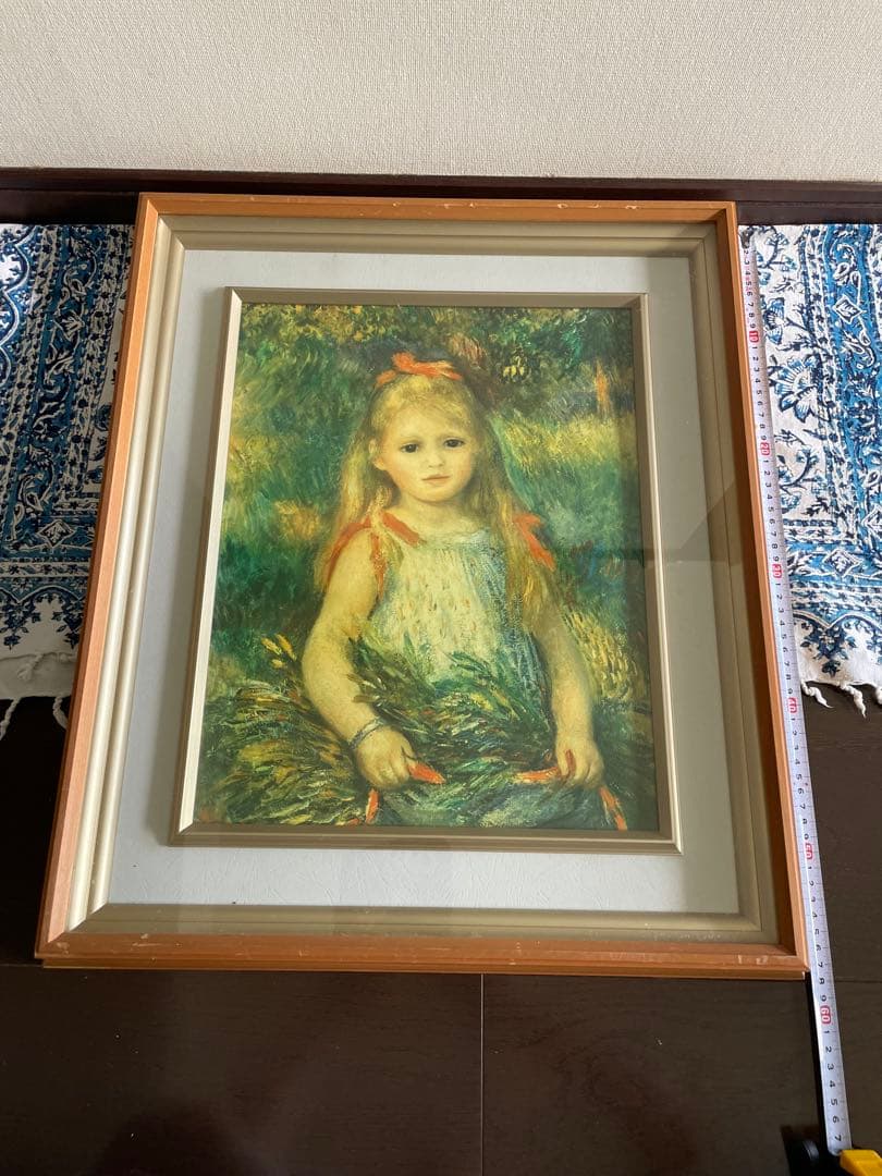 ルノアールわら束を持つ少女 木製フレーム付き 約58×49cm