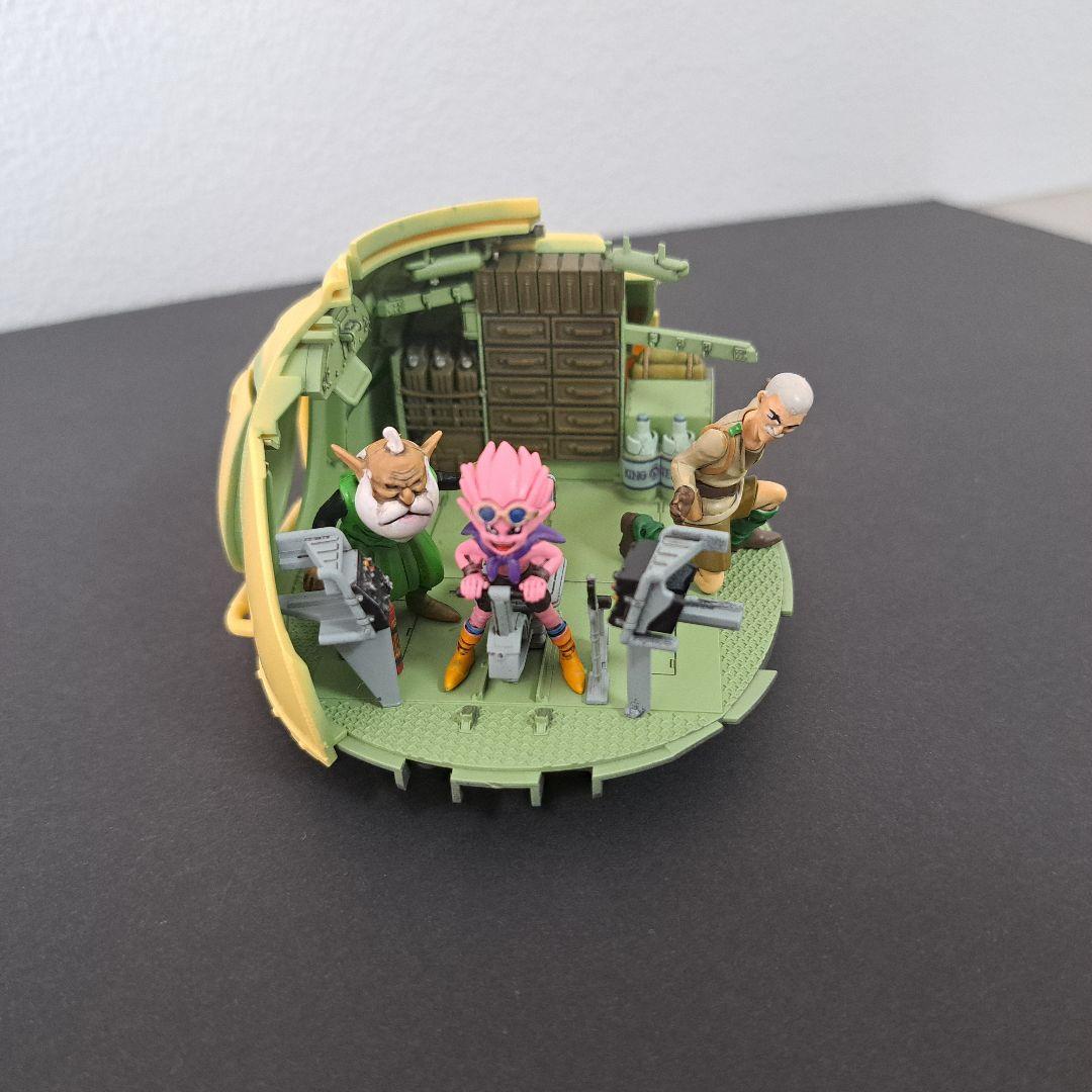 サンドランド国王軍戦車隊104号車　バンダイ1/35 プラモデル完成品