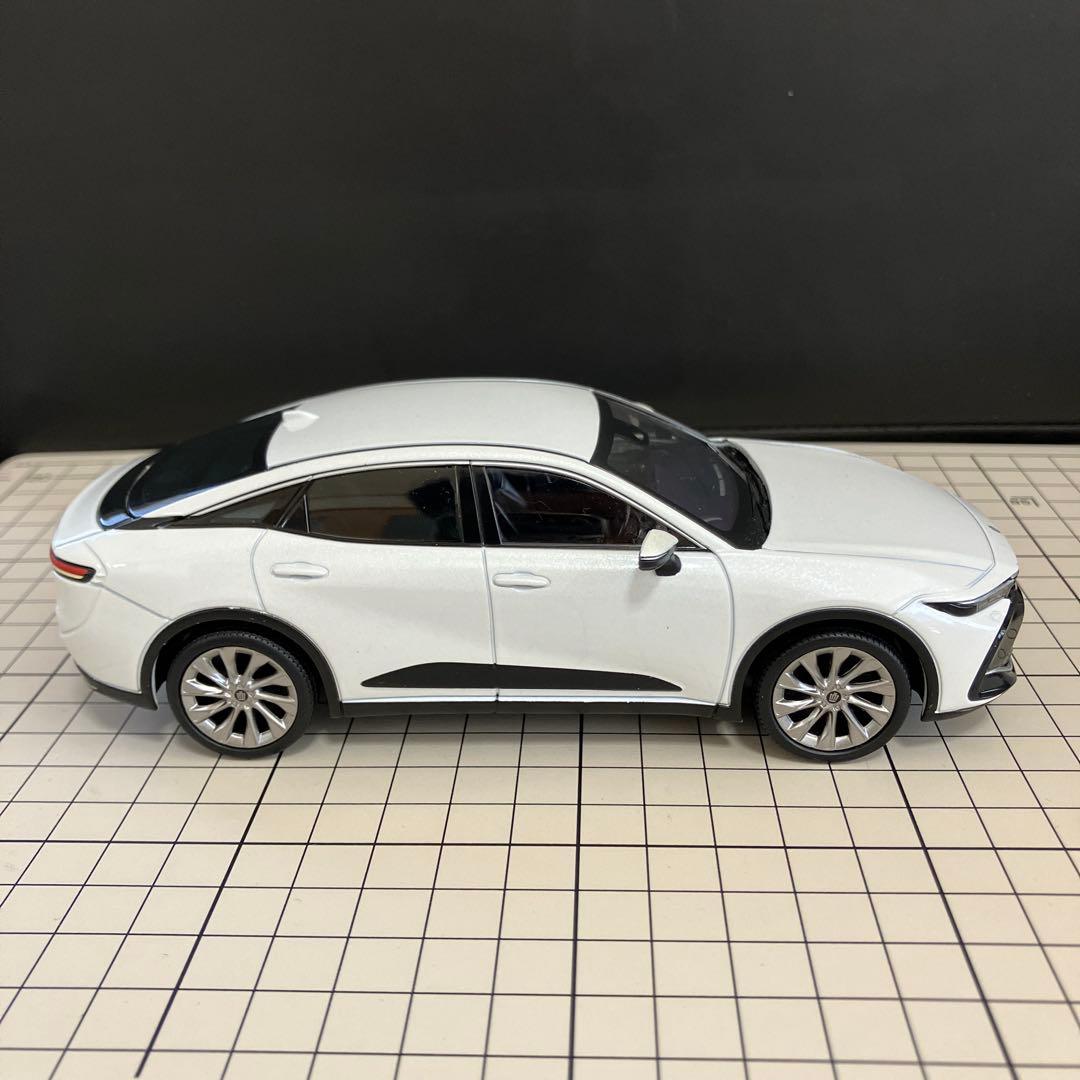 トヨタ クラウン クロスオーバー カラーサンプル プレシャスホワイトパール