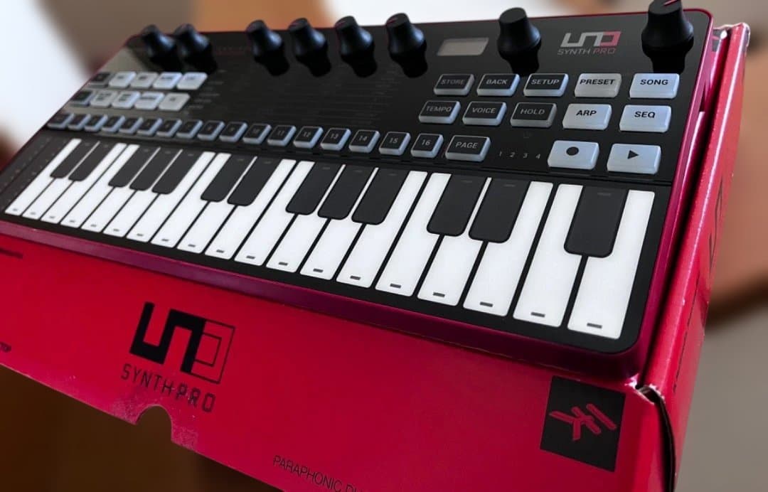 UNO Synth Pro Desktop アナログシンセサイザー・DAW