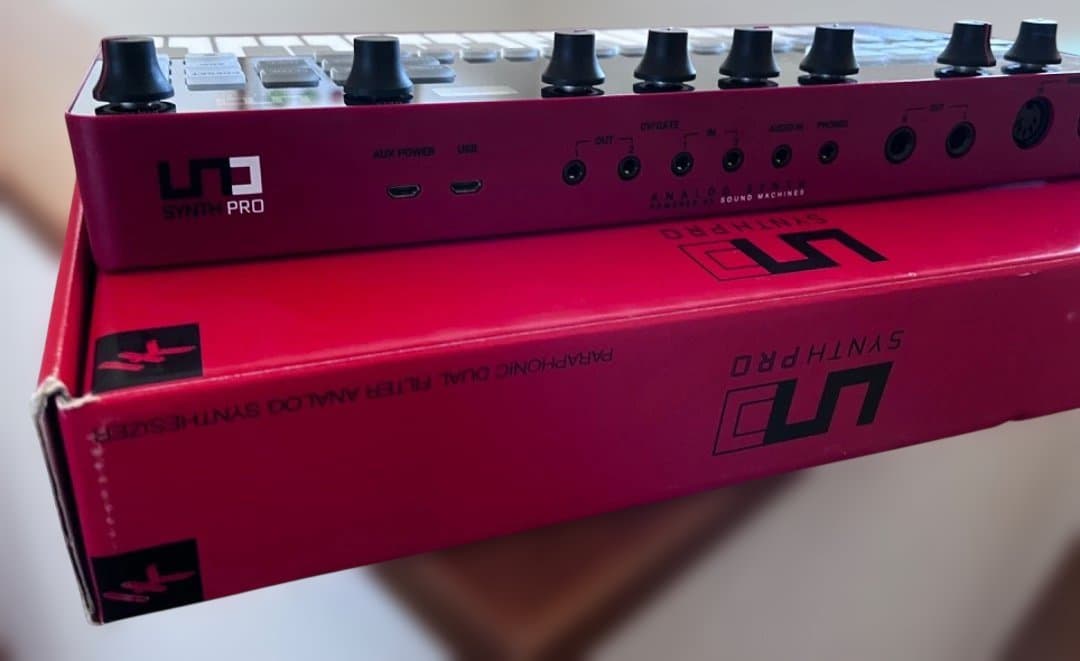 UNO Synth Pro Desktop アナログシンセサイザー・DAW