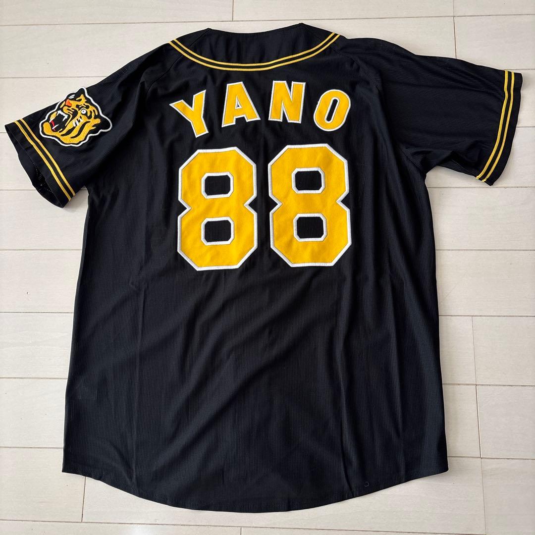 阪神タイガース　レプリカユニフォームＬ＆リストバンド（共に未使用に近い）