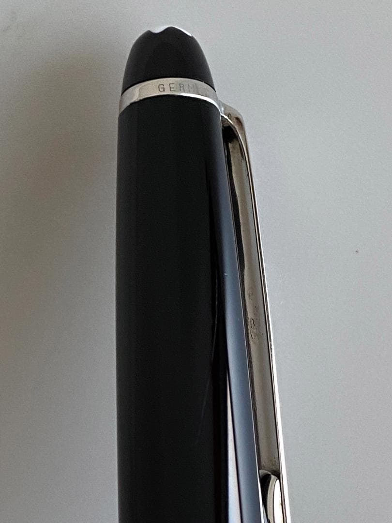 ドイツ製　モンブラン クラシック　P164　プラチナｘブラック ボールペン