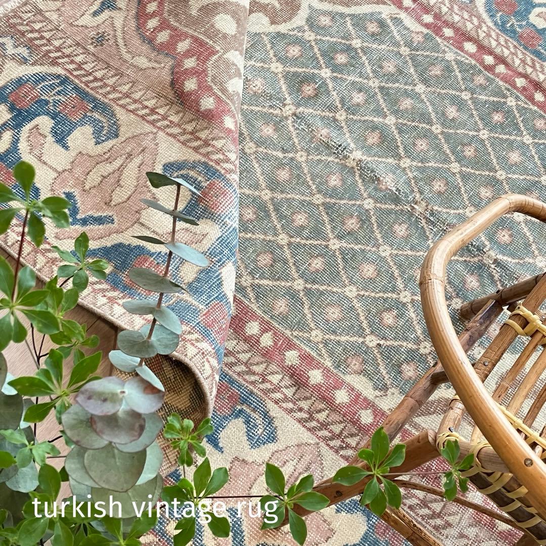 貴重129×180くすみピンク　ペパーミント　カフェラテ　トルコヴィンテージラグ