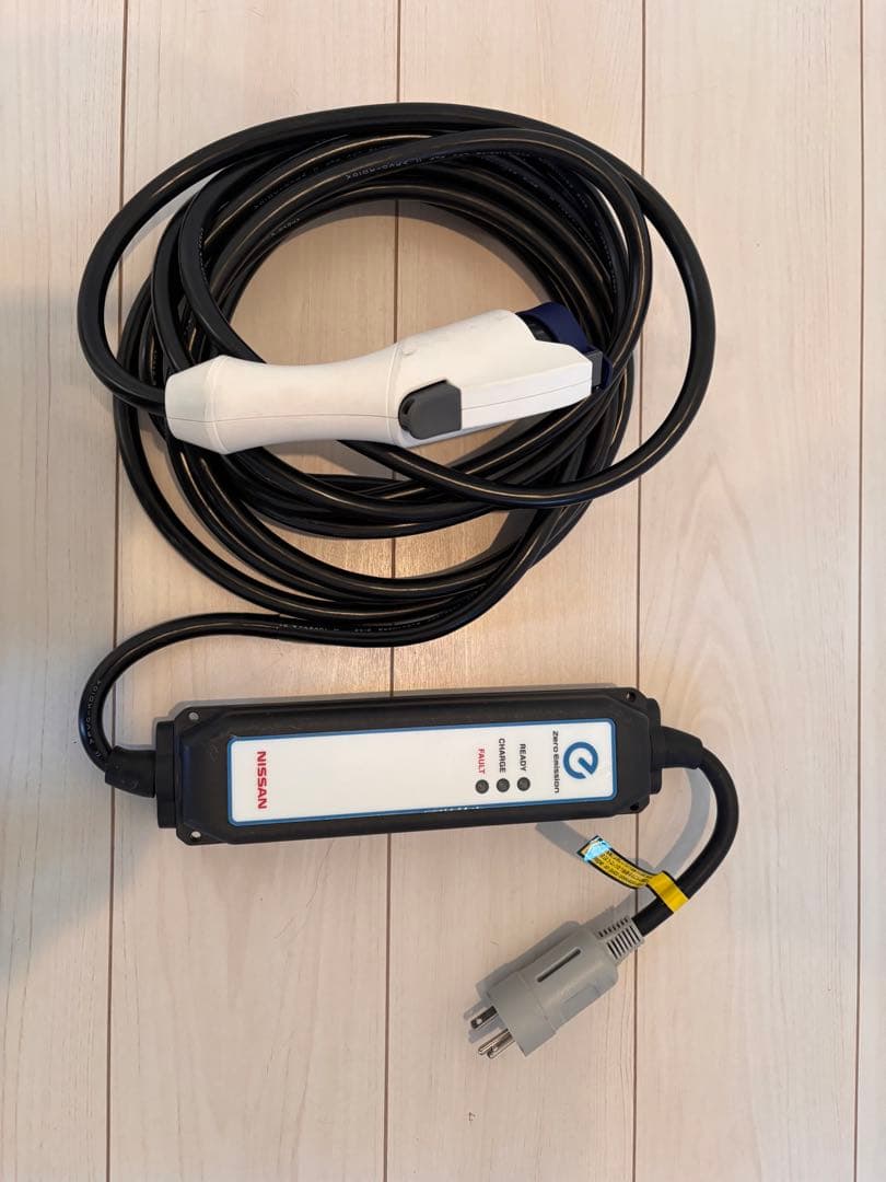 日産　EV充電ケーブル 200v