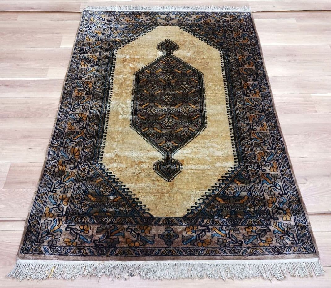 Y3075 パキスタン絨毯 ウール 手織り 181×122㎝ トライバルラグ