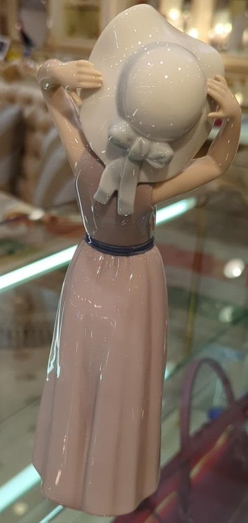 LLADRO リヤドロ　若草色の少女　置物