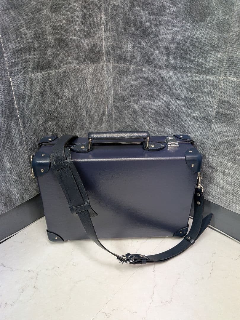 ③グローブトロッター ネイビー スモールアタッシェショルダー