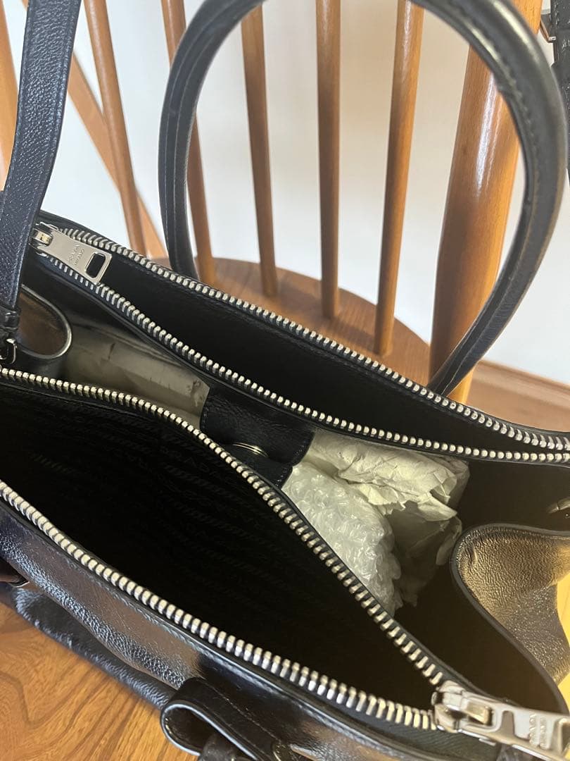 Prada ハンドバッグ 取り外し可能ショルダーストラップ　濃紺