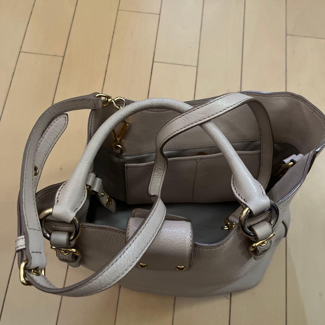 Miu Miu ベージュ レザー ハンドバッグ
