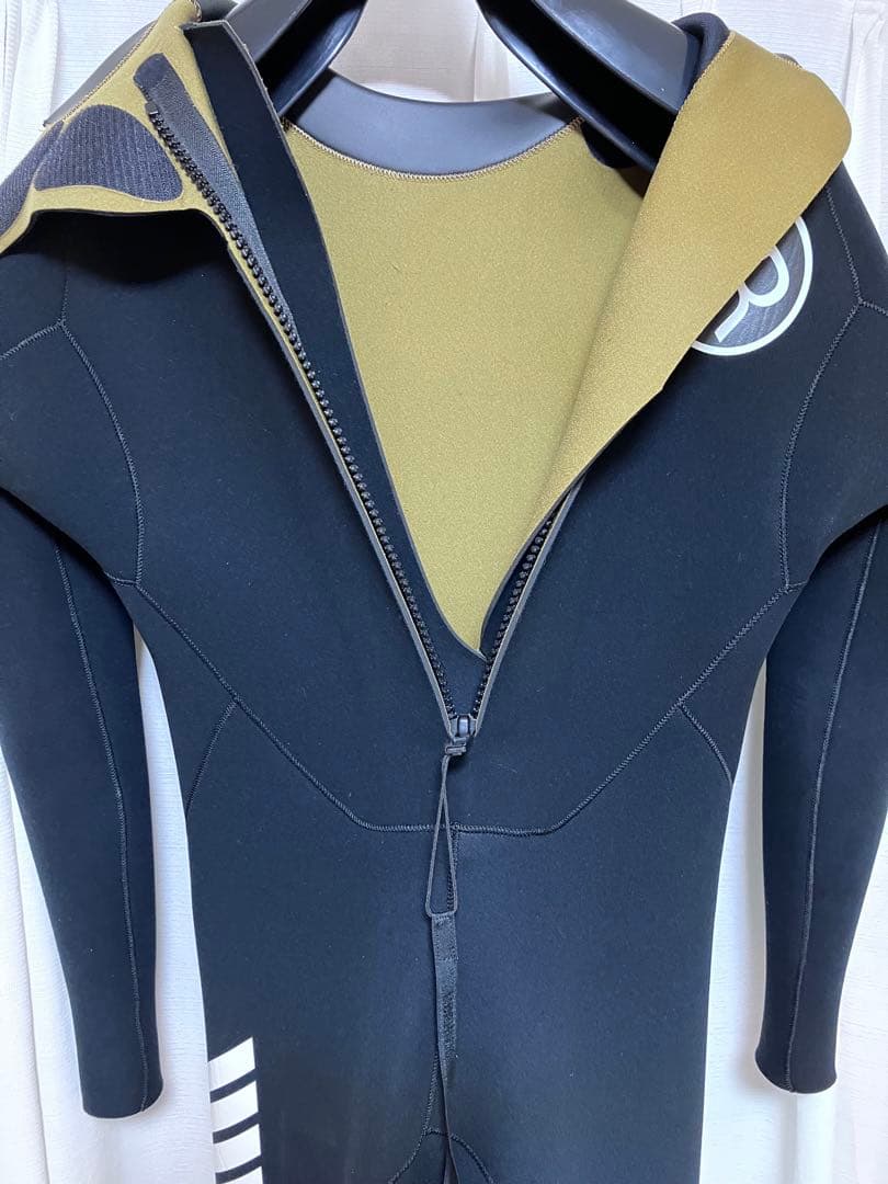 RASH WETSUITS ラッシュウエットスーツ