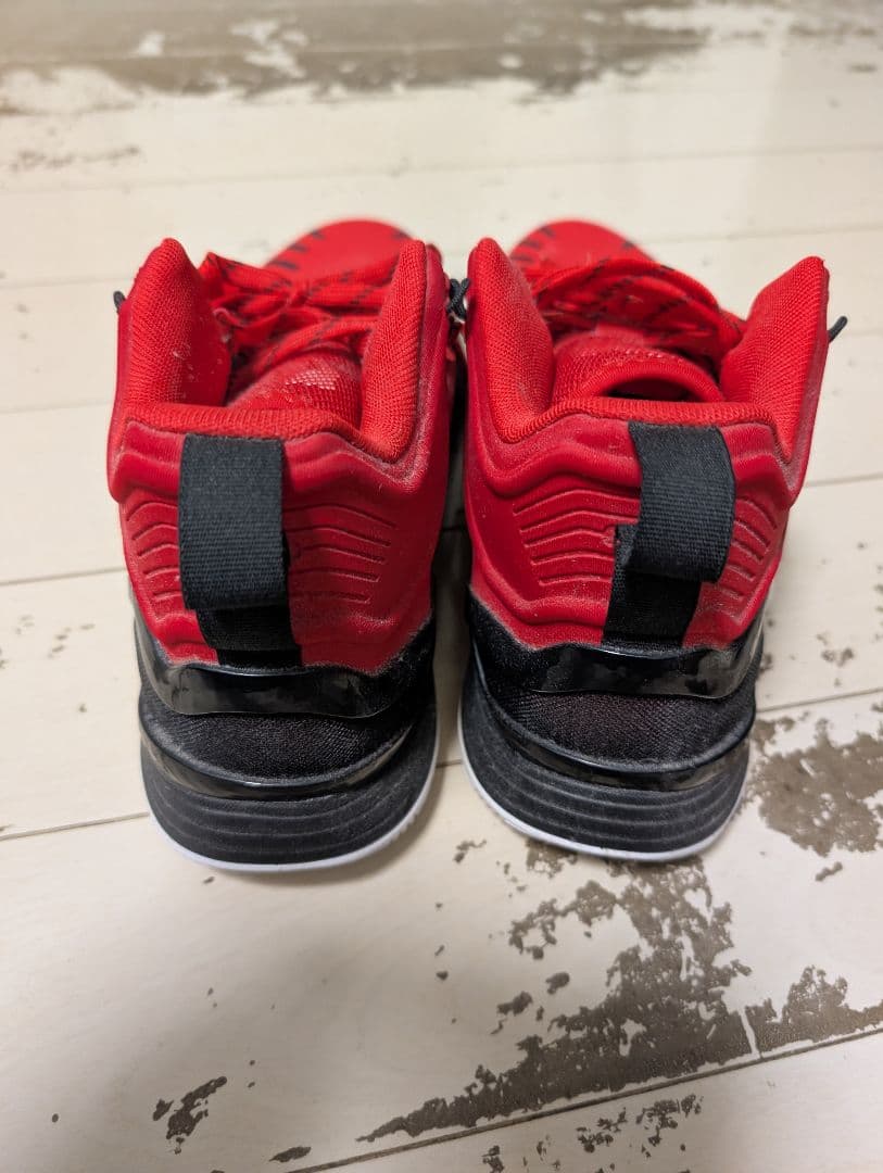 レッド バスケットボールシューズ ハイカット