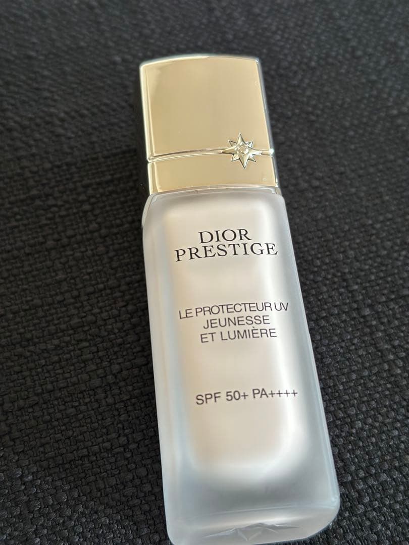 Diorプレステージ ホワイト ル プロテクター UV ルミエール　シアーグロウ