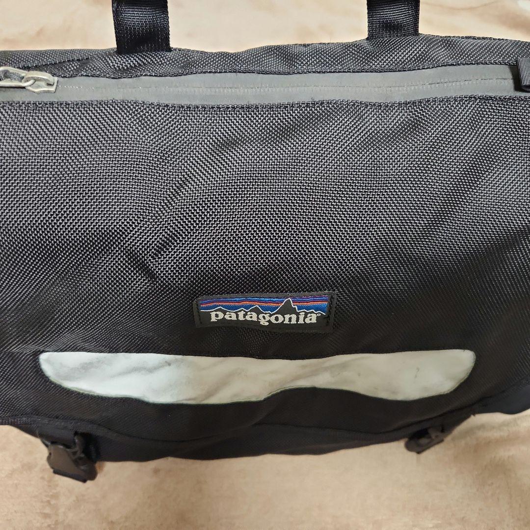 patagonia ブラック メッセンジャーバッグ　ハーフマス
