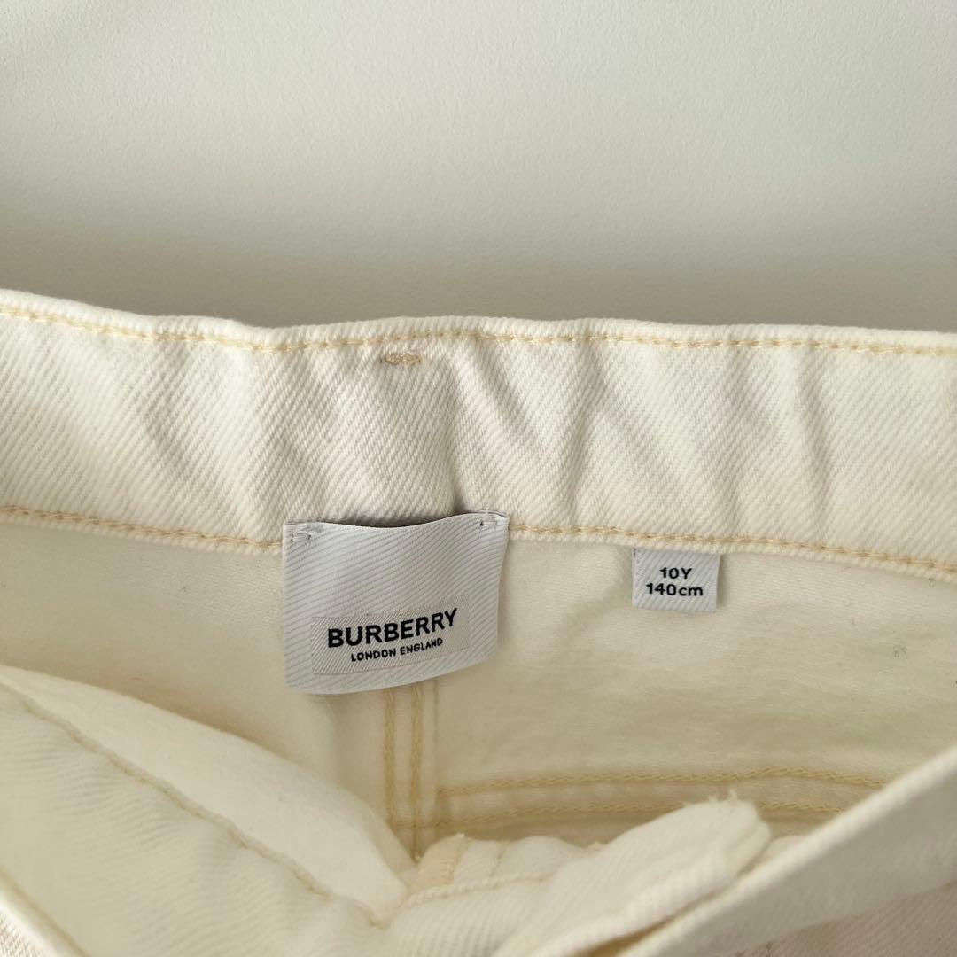 【新品タグ付き】BURBERRY バーバリー 140cm ロゴ 白デニムパンツ