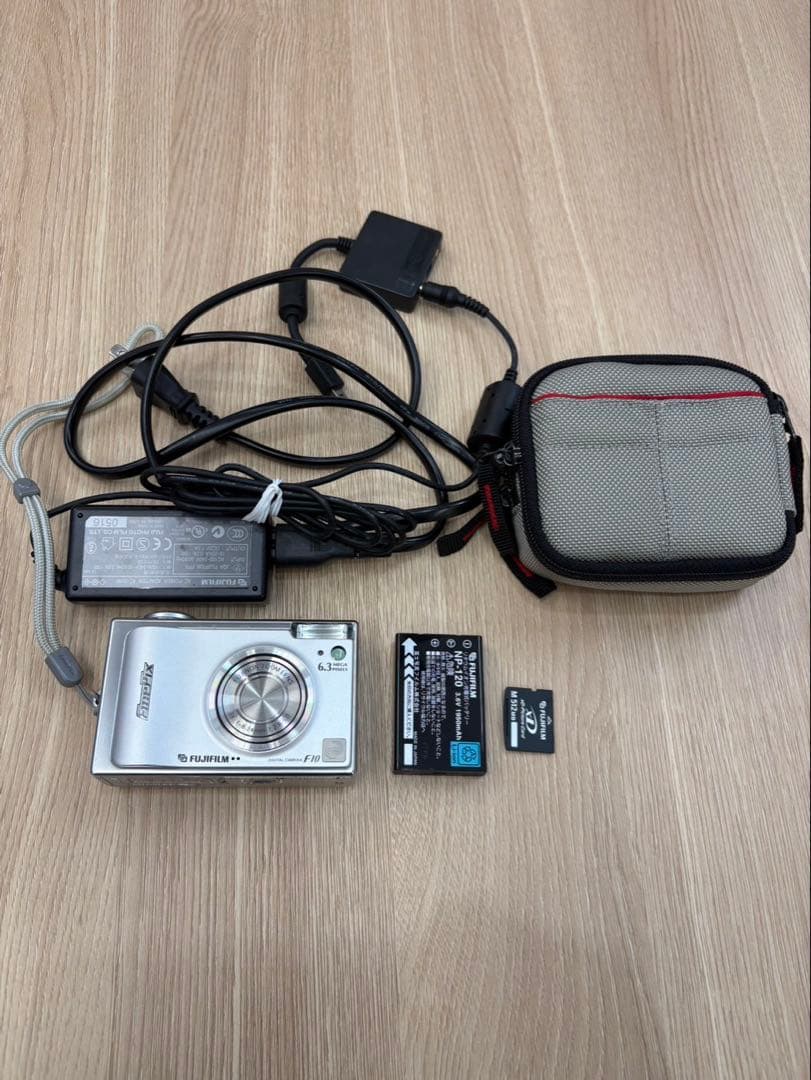 DalaFUJIFILM FinePixF10 コンパクトデジタルカメラ