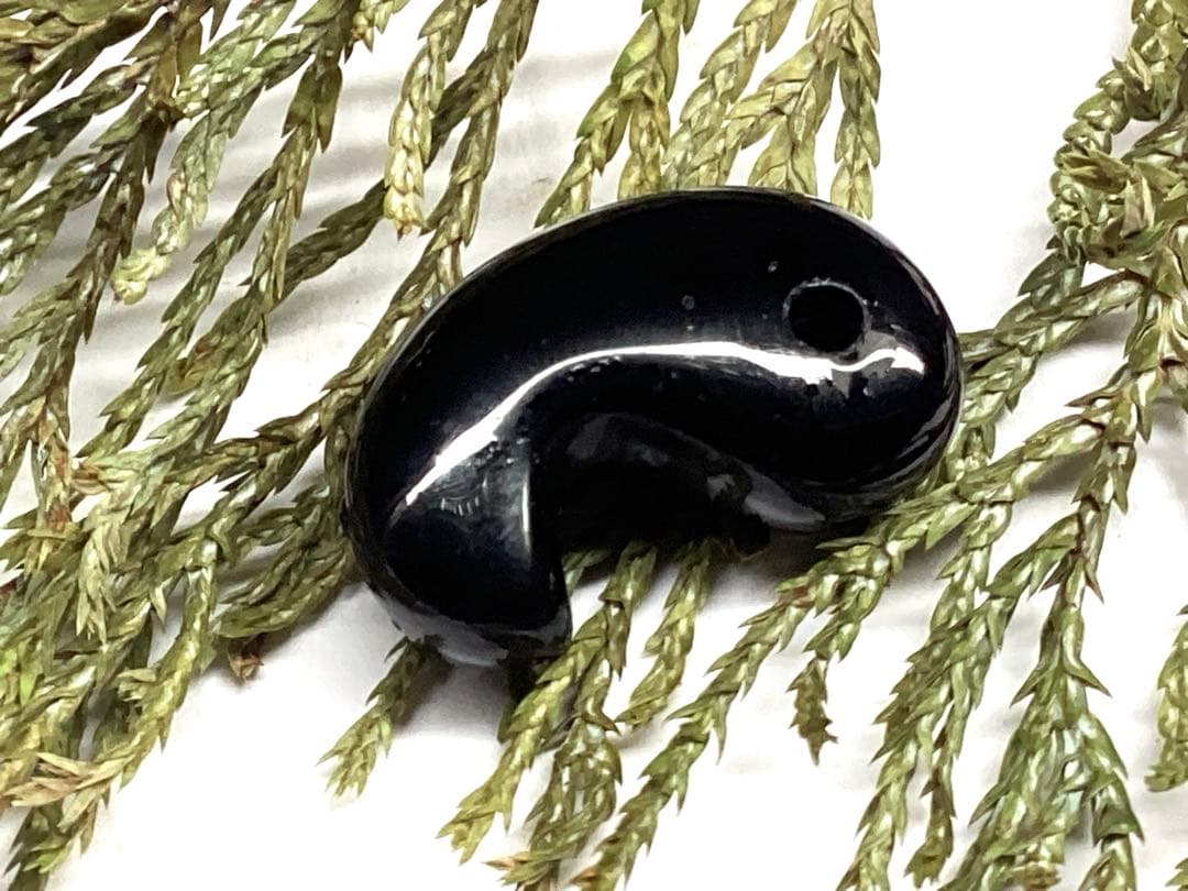 ✳黒平鉱山*モリオン水晶勾玉*希少高額になっています‼️ 本物保証品　業者様も‼️