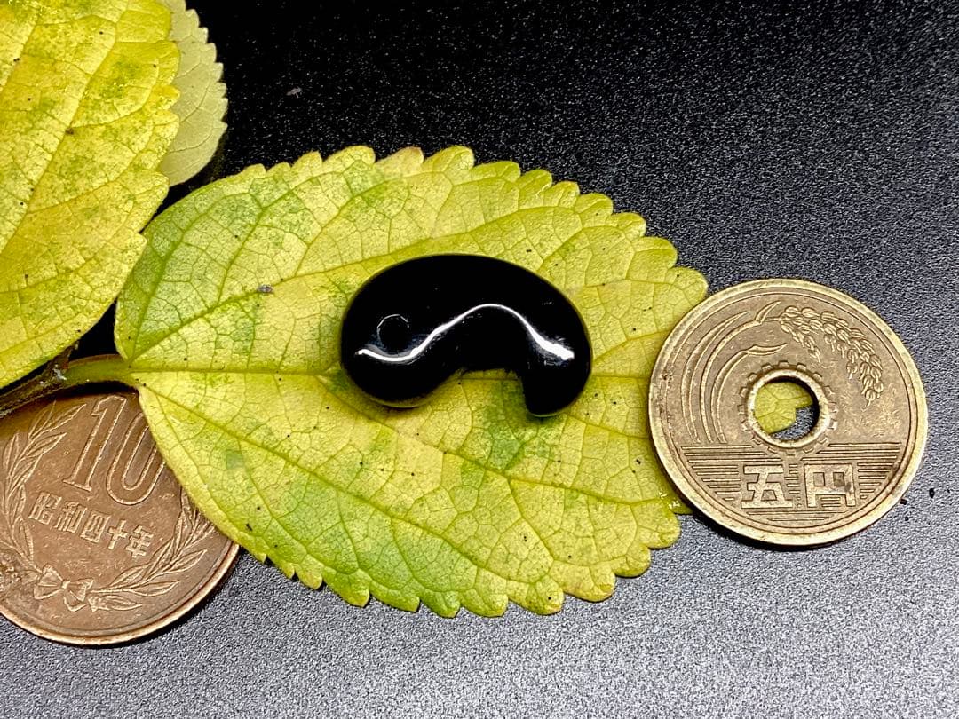 ✳黒平鉱山*モリオン水晶勾玉*希少高額になっています‼️ 本物保証品　業者様も‼️