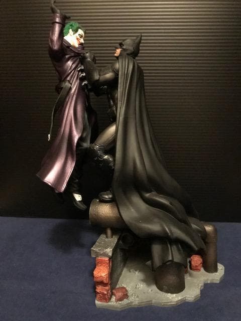 『バットマン：アーカム・ビギンズ』バットマン vs ジョーカー スタチュー