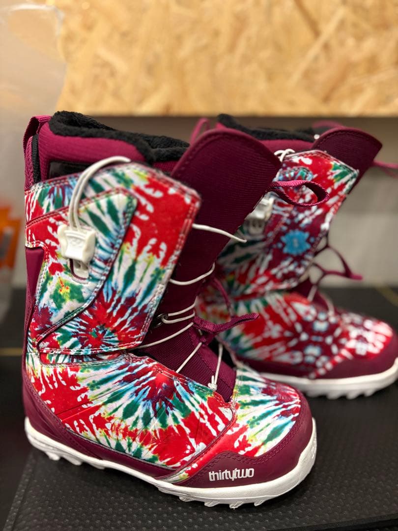 スノーボード　ブーツ　thirty two レディース