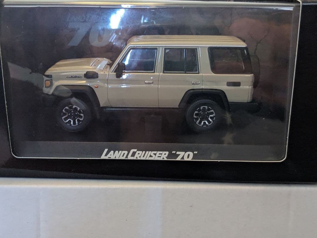 2025年最新 ランドクルーザー70 ミニカー 京商 ベージュ