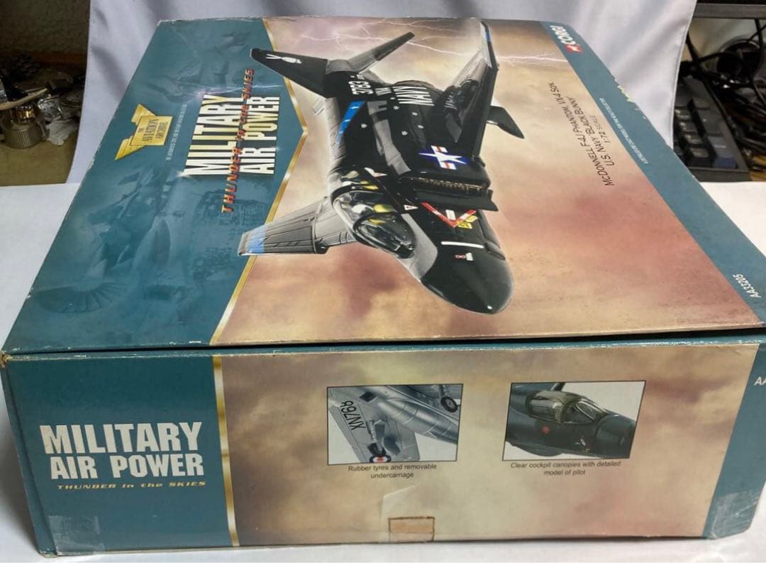 コーギー F-4J マクドネル ファントム VX-4 ブラックバニー 1/72